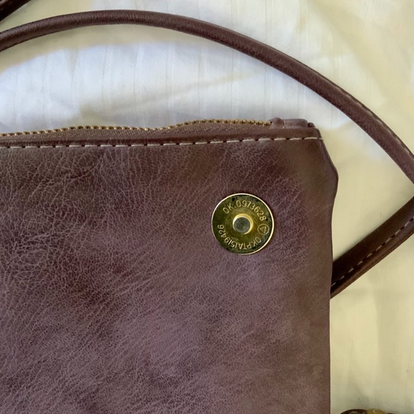 Mulberry Foldover Crossbody Bag - Picture 9 of 10